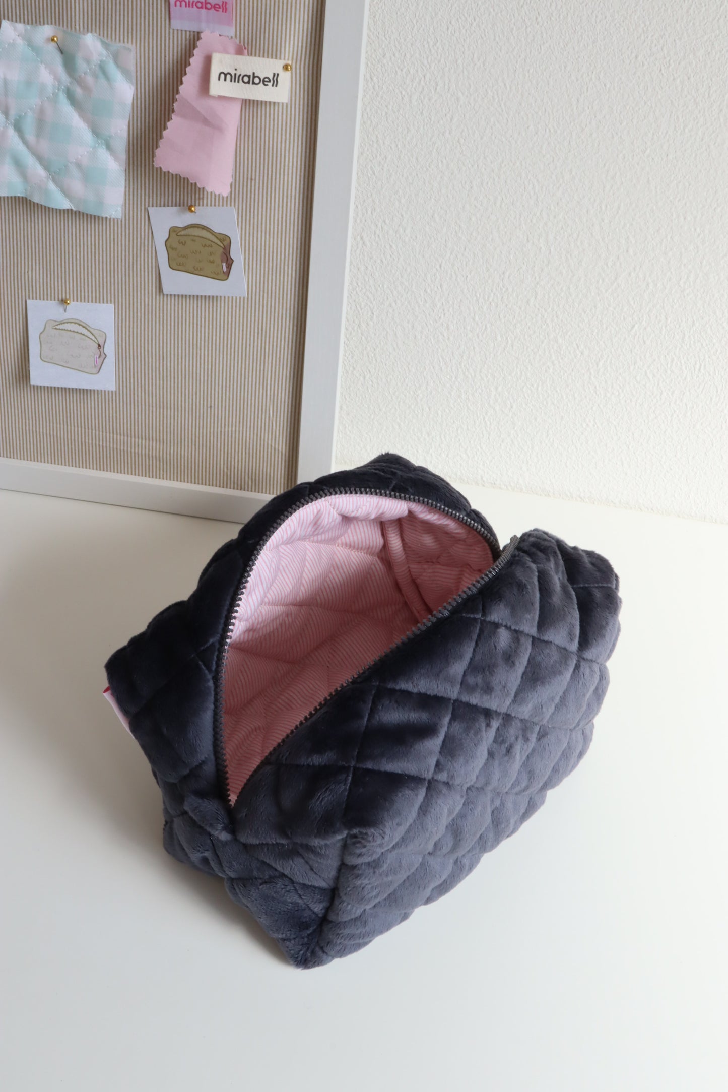 Bellis cosmetic bag