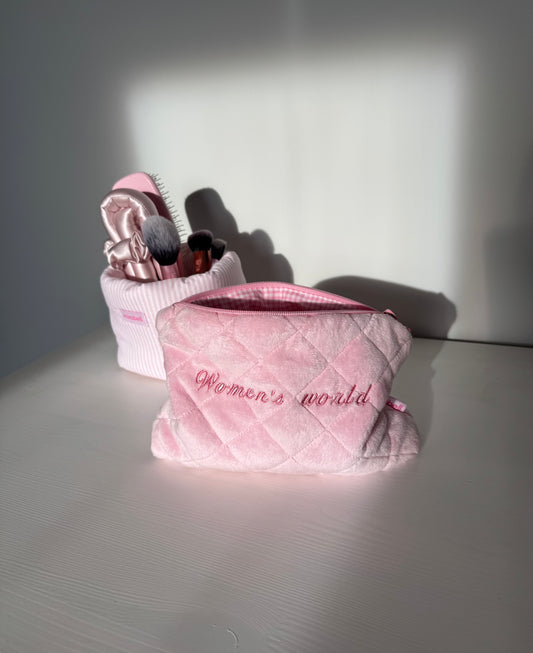 Косметичка-конверт Рожева з вишивкою "Women's world"