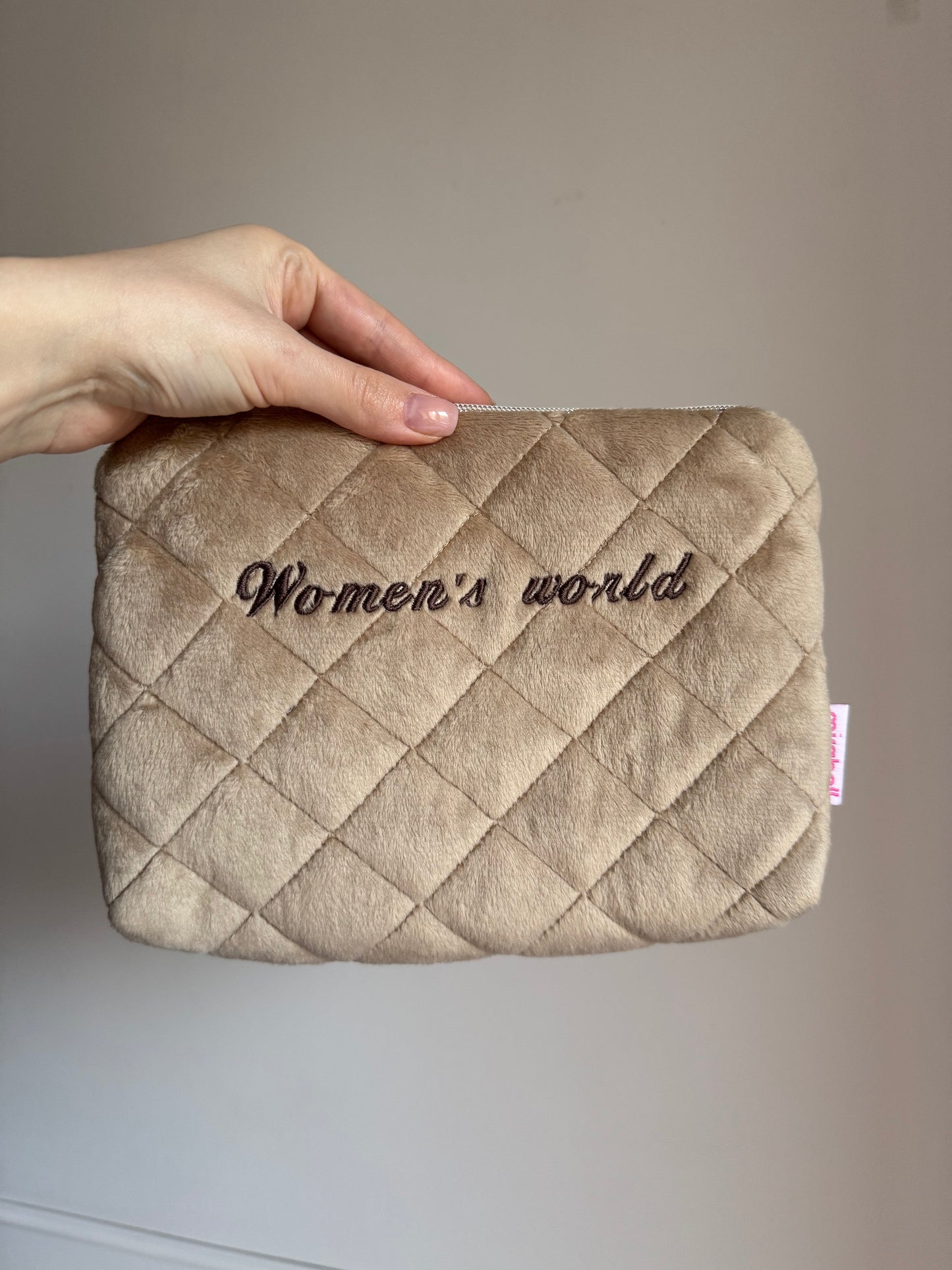 Косметичка-конверт Бежева з вишивкою "Women's world"
