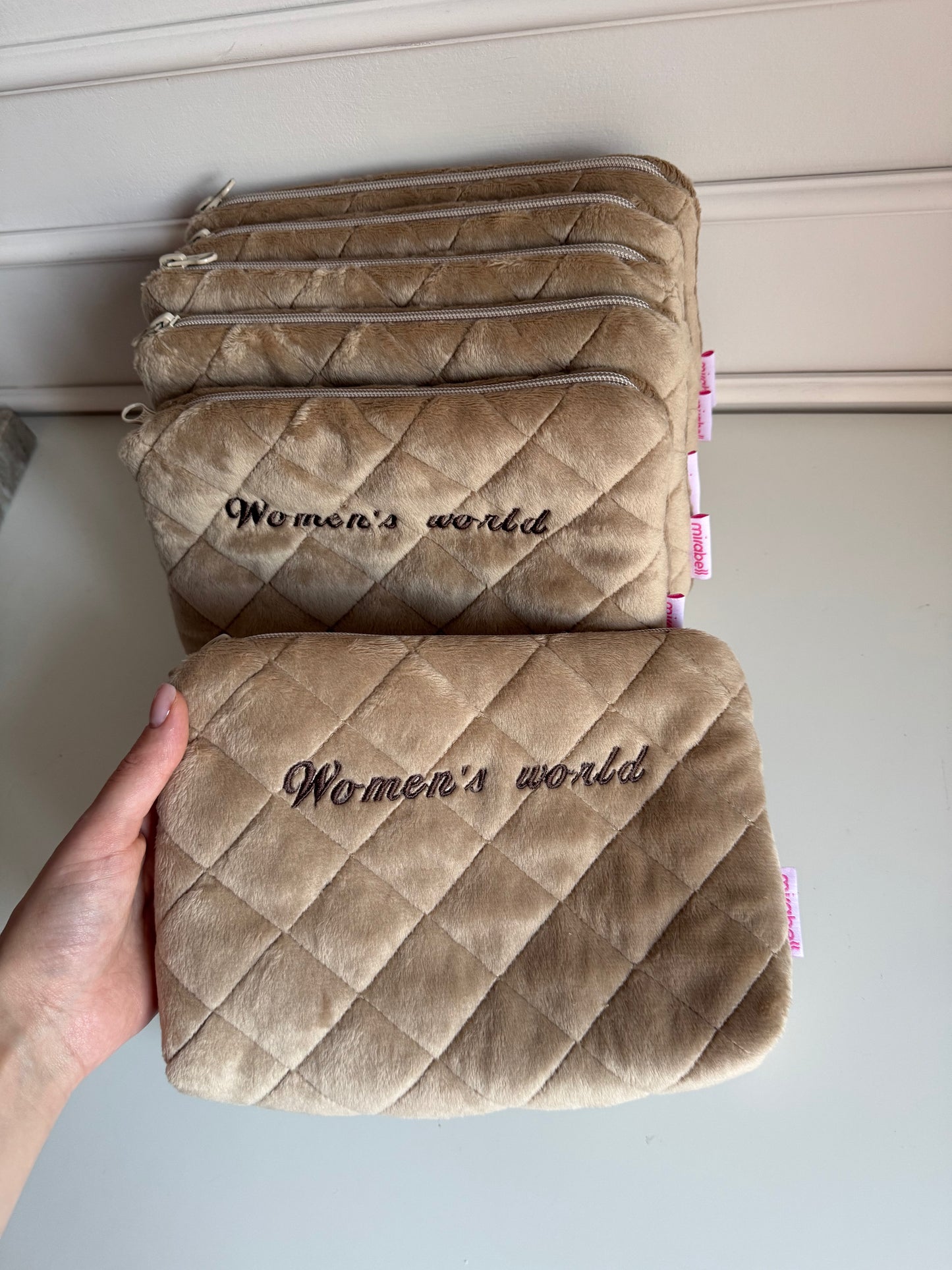 Косметичка-конверт Бежева з вишивкою "Women's world"